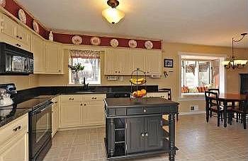 5th image of 742 Coventry Ln