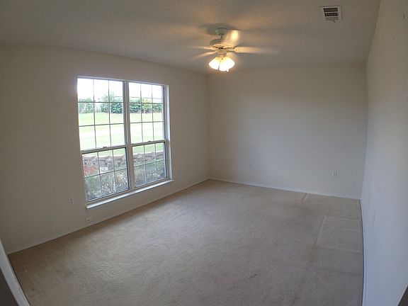 4th image of 727 Denise Dr