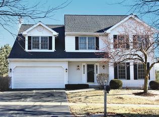 389 Colonial Cir, Geneva, IL 60134