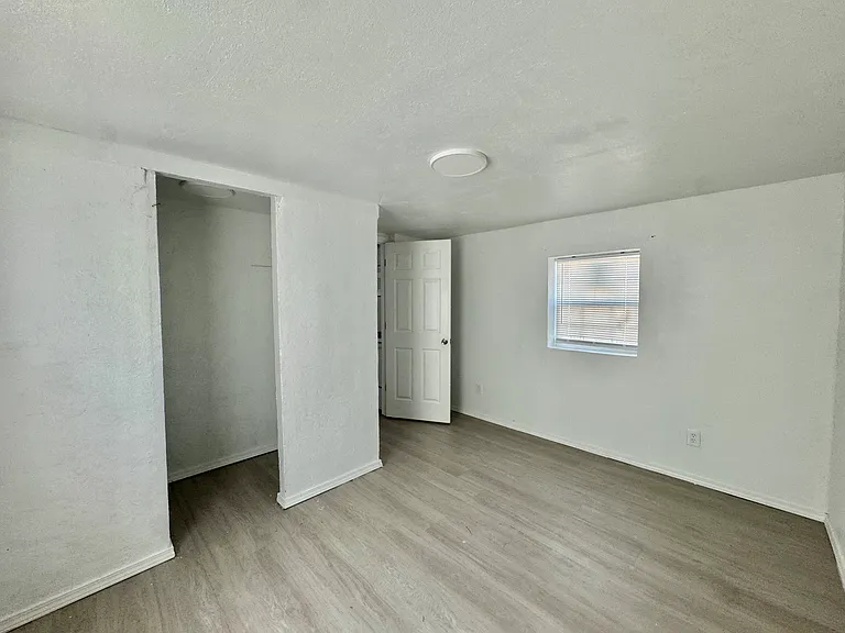529 SE 15th St — Photo 16