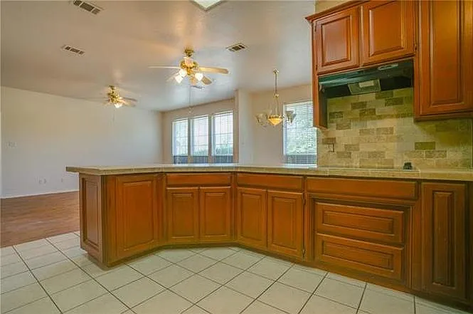 320 Twin Creek Dr — Photo 10
