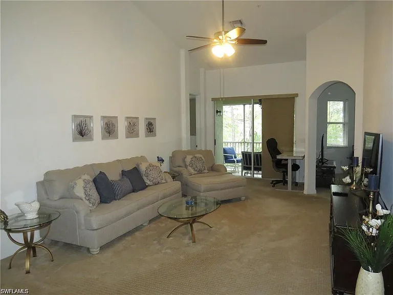 1305 Mariposa Cir #202 — Photo 5