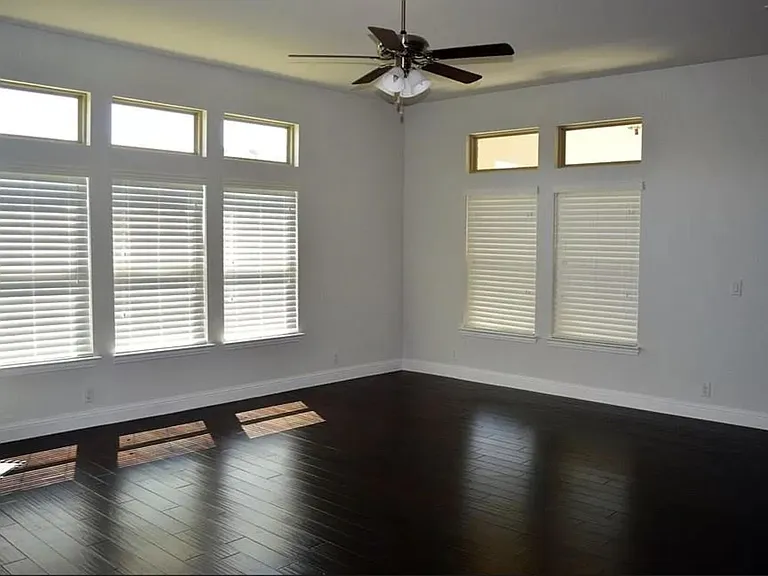 4416 Oak Bluff Dr — Photo 9