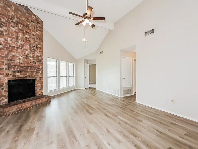 6423 Woodstream Trl — Photo 4