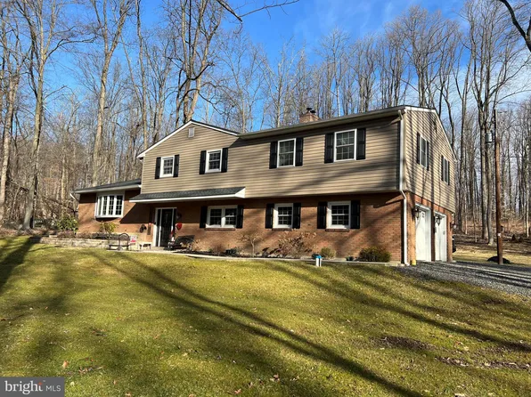 1660 Upper Ridge Rd, Pennsburg, PA 18073