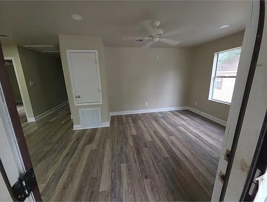 3 bed, 1300 sqft, $1,200 — Photo 2