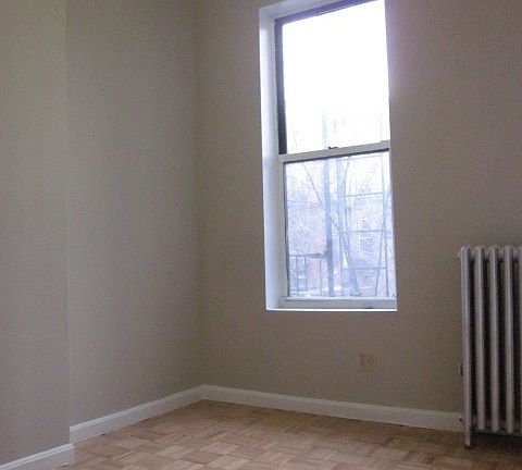 3rd image of 12A Vernon Ave APT 2