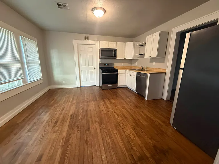 909 N Pottenger Ave — Photo 4