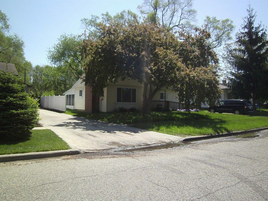 2nd image of 5465 Military Ave