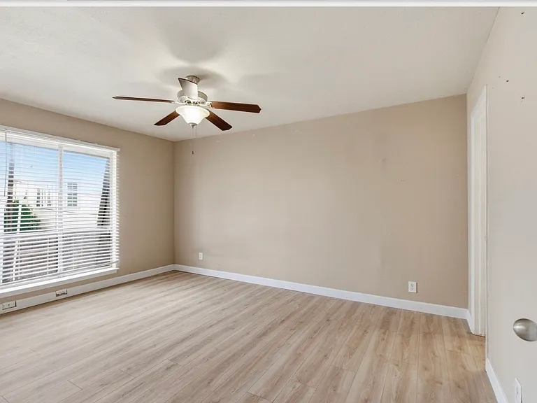 4112 Bowser Ave #205 — Photo 14