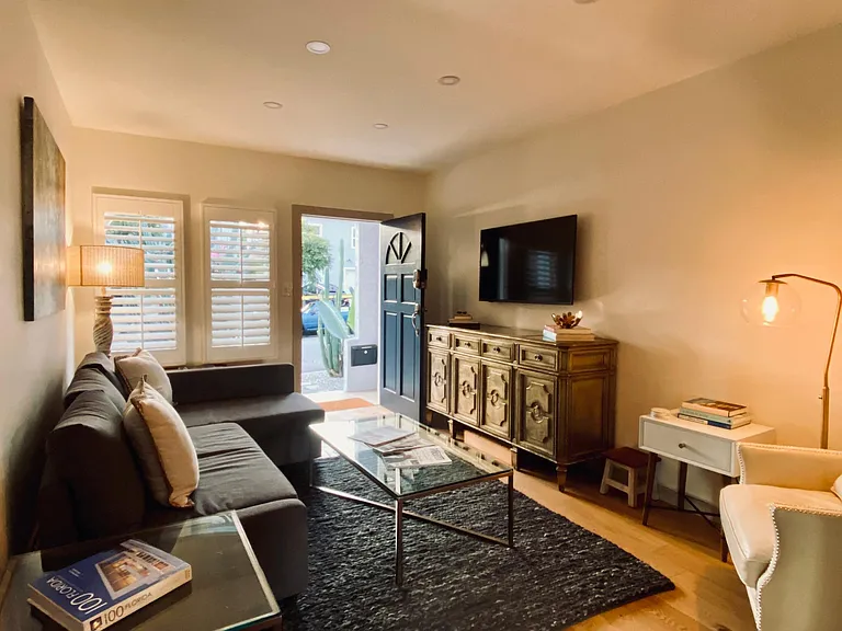 1258 N Curson Ave — Photo 6