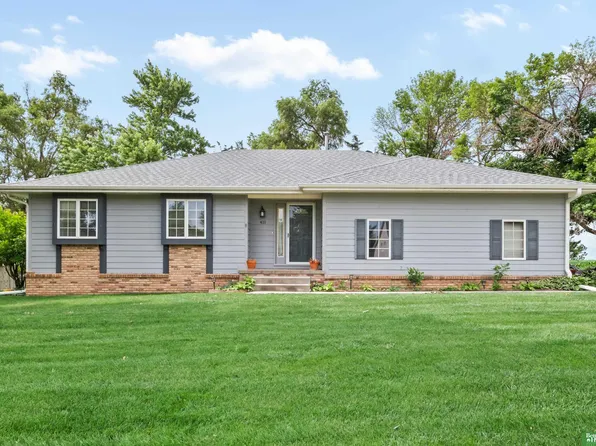 411 Hillside Ave, Yutan, NE 68073