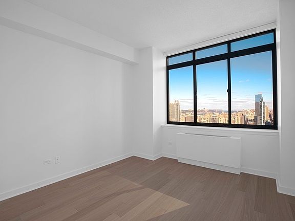 4th image of 200 W 60th St APT 36B