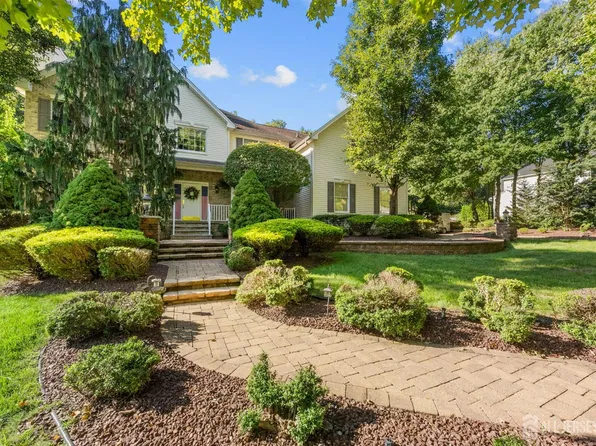 6 Polonia Ct, Monroe Township, NJ 08831