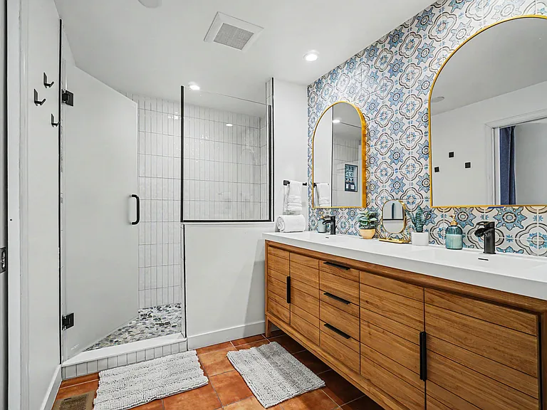 2216 S Clermont St — Photo 4