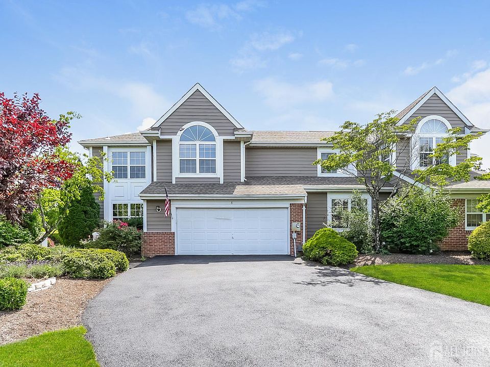 1st image of 8 Pine Valley Ln