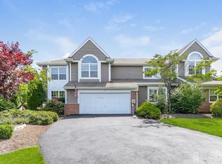 8 Pine Valley Ln, Monroe Township, NJ 08831