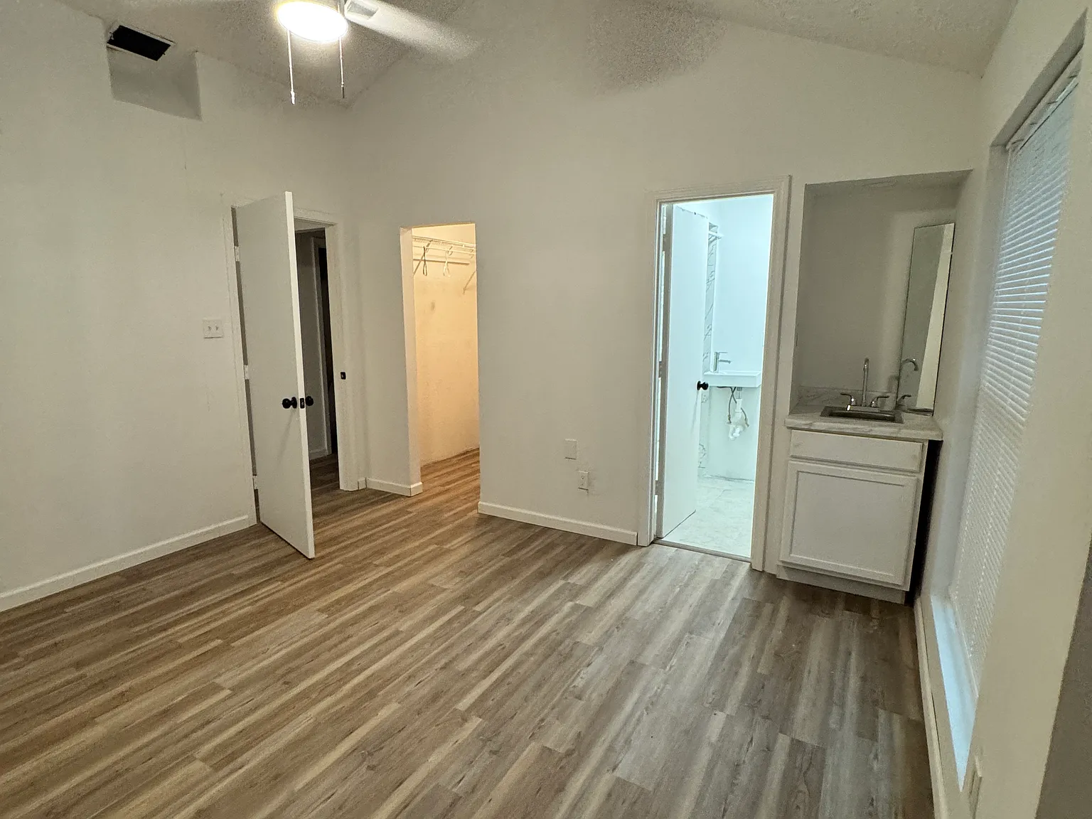 Studio, 200 sqft, $900 — Photo 4