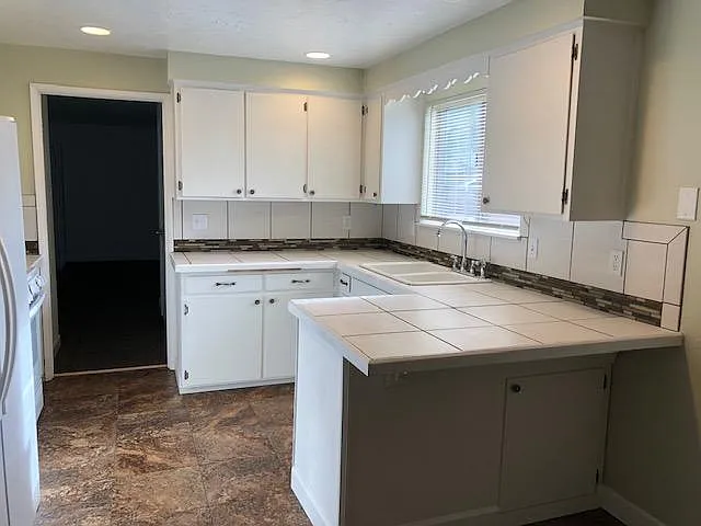 Lots of cabinets!