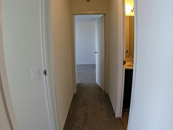 4th image of 603 W Madison St #4610