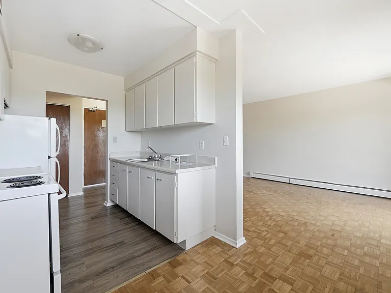 1200 Fennell Ave E — Photo 15