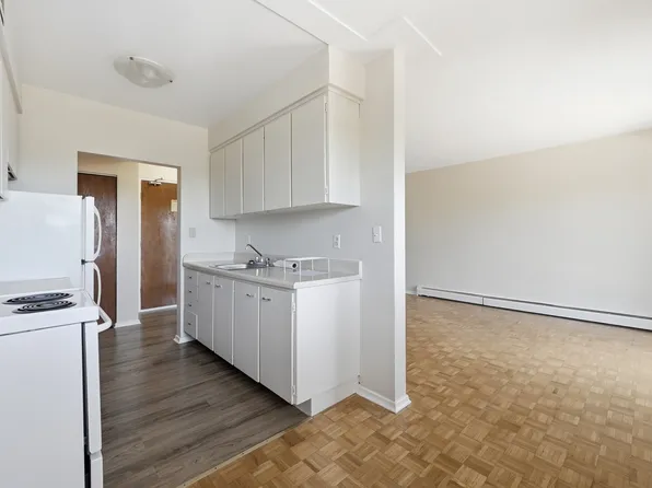 Sherwood Manor, 1200 Fennell Ave E, Hamilton, ON L8T 1T2