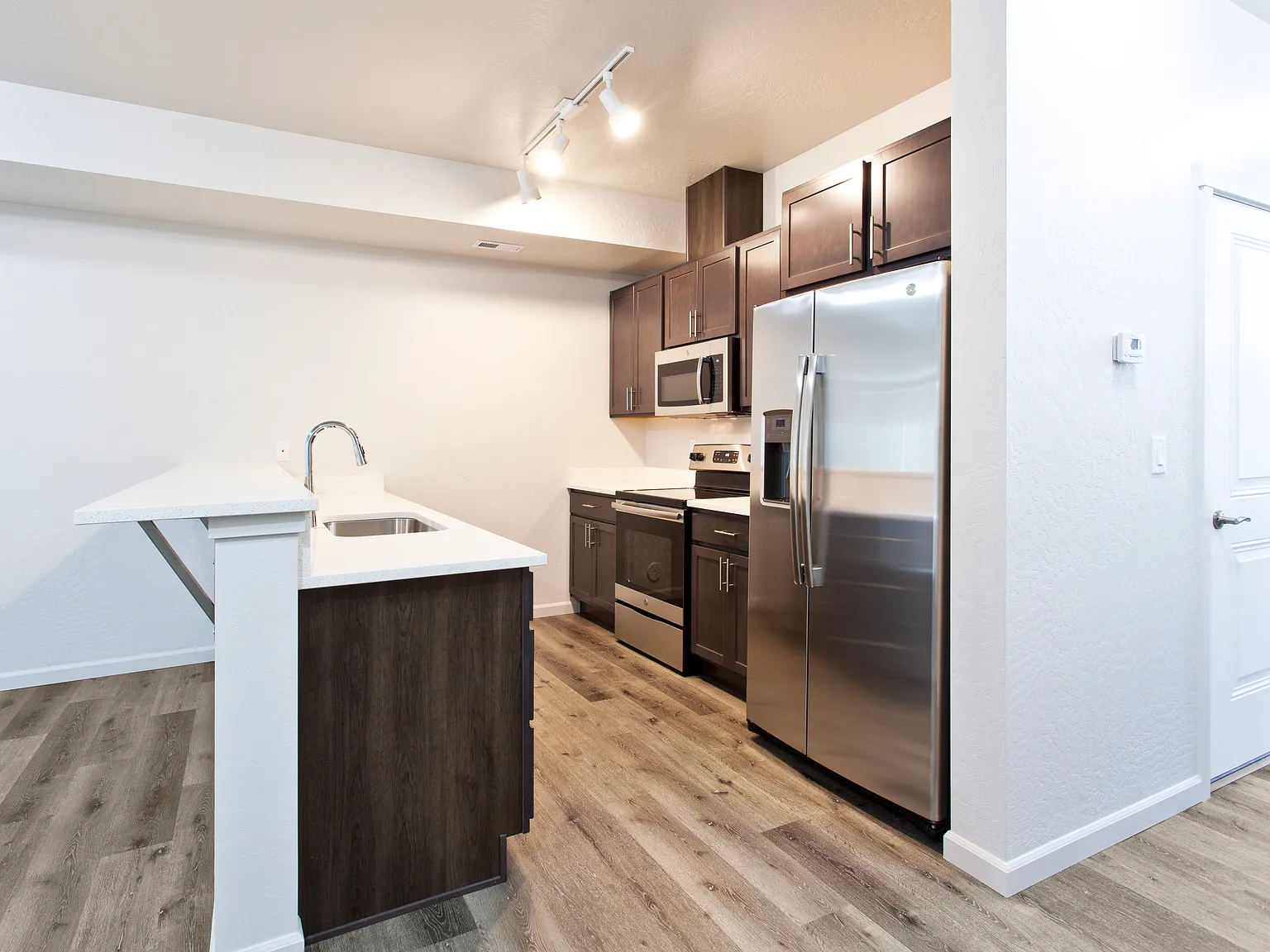 3 bed, 2.5 bath, 1525 sqft, $2,095 — Photo 1