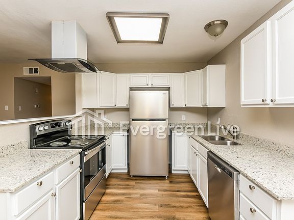 2nd image of 908 Sugar Plum Ln