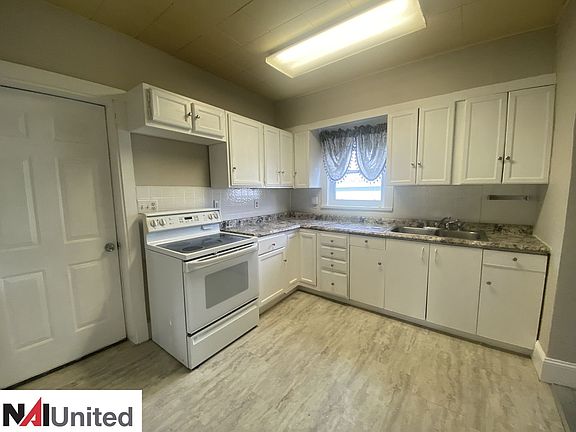 4th image of 2809 Center St