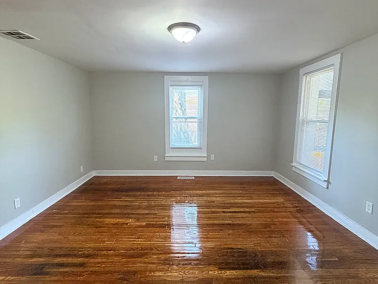 1086 Whalley Ave #1-0 — Photo 3