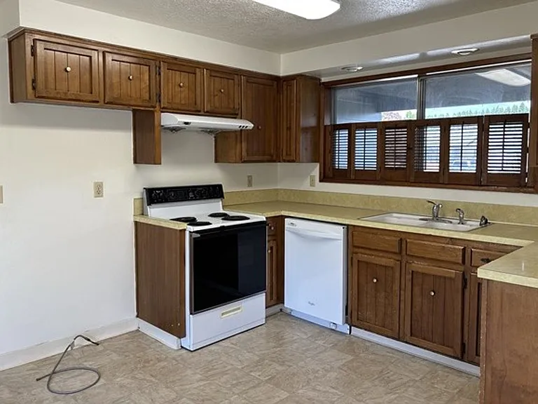 4836 Tanglewood Ct SE — Photo 2