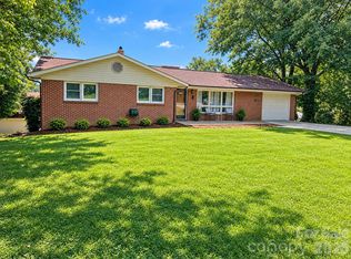 1270 Amherst Rd, Morganton, NC 28655