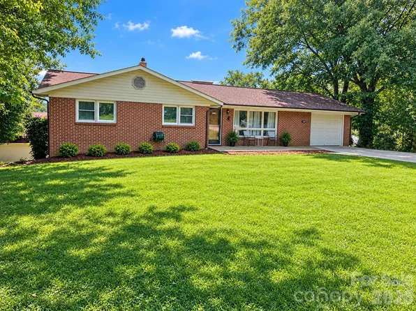 1270 Amherst Rd, Morganton, NC 28655