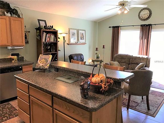 3rd image of 2916 Red Oak Dr