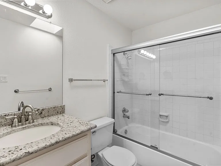 1811 Maplewood Trl — Photo 3