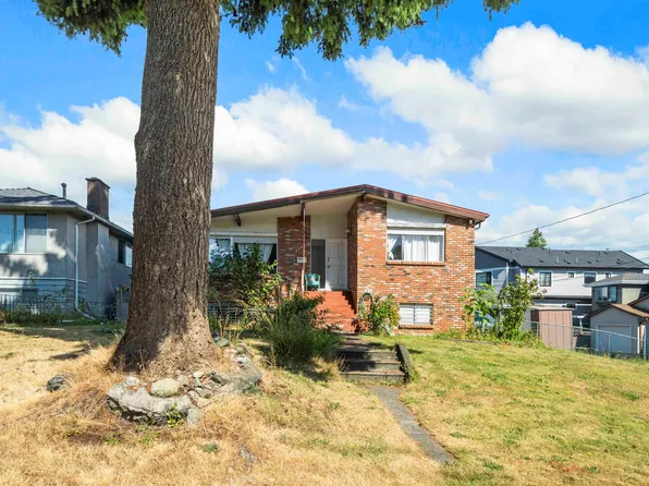 4561 Manor St, Vancouver, BC V5R 3X4