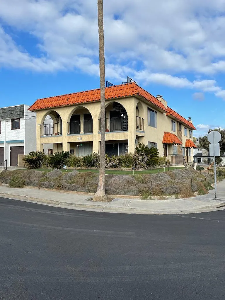 2 bed, $3,100 — Photo 1