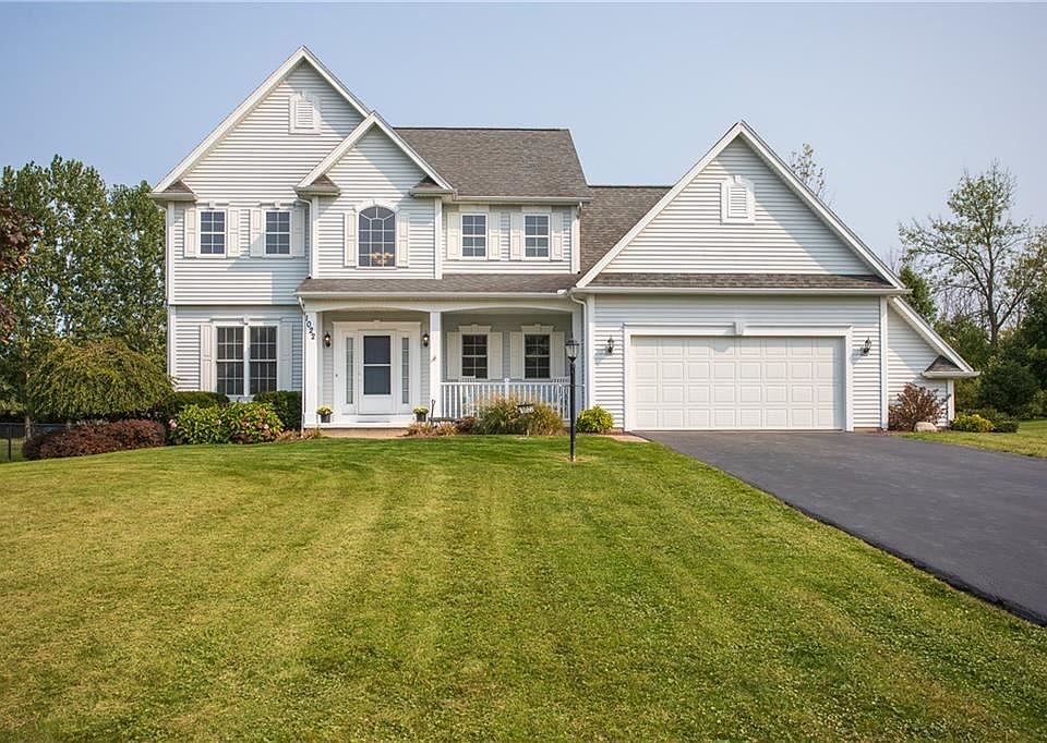1022 Castle Bridge Xing, Webster, NY 14580 MLS R1303104