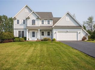 1022 Castle Bridge Xing, Webster, NY 14580