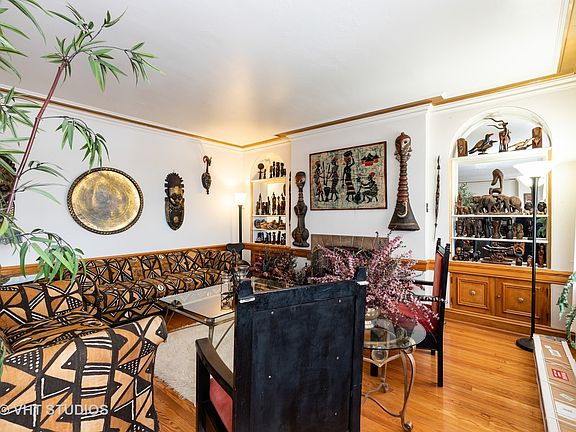 5th image of 6901 S Oglesby Ave APT 9C
