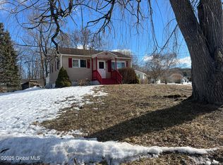 18 Plaske Dr, Schenectady, NY 12309