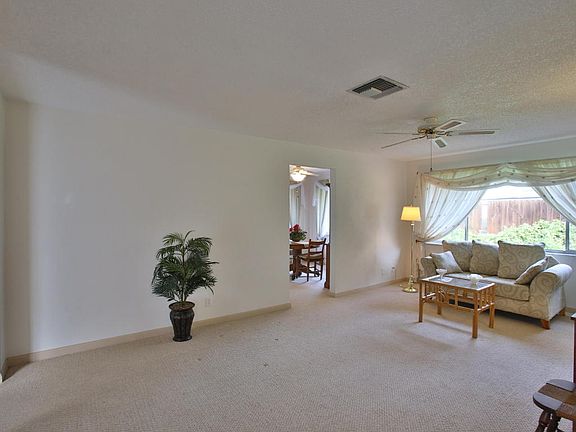 4th image of 205 N Brighton Dr