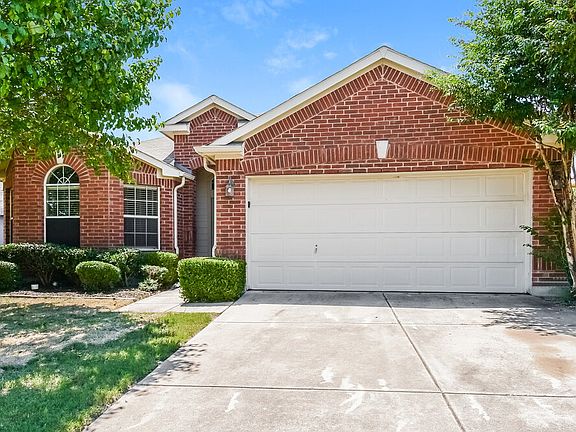 3rd image of 906 Oak Hollow Ln