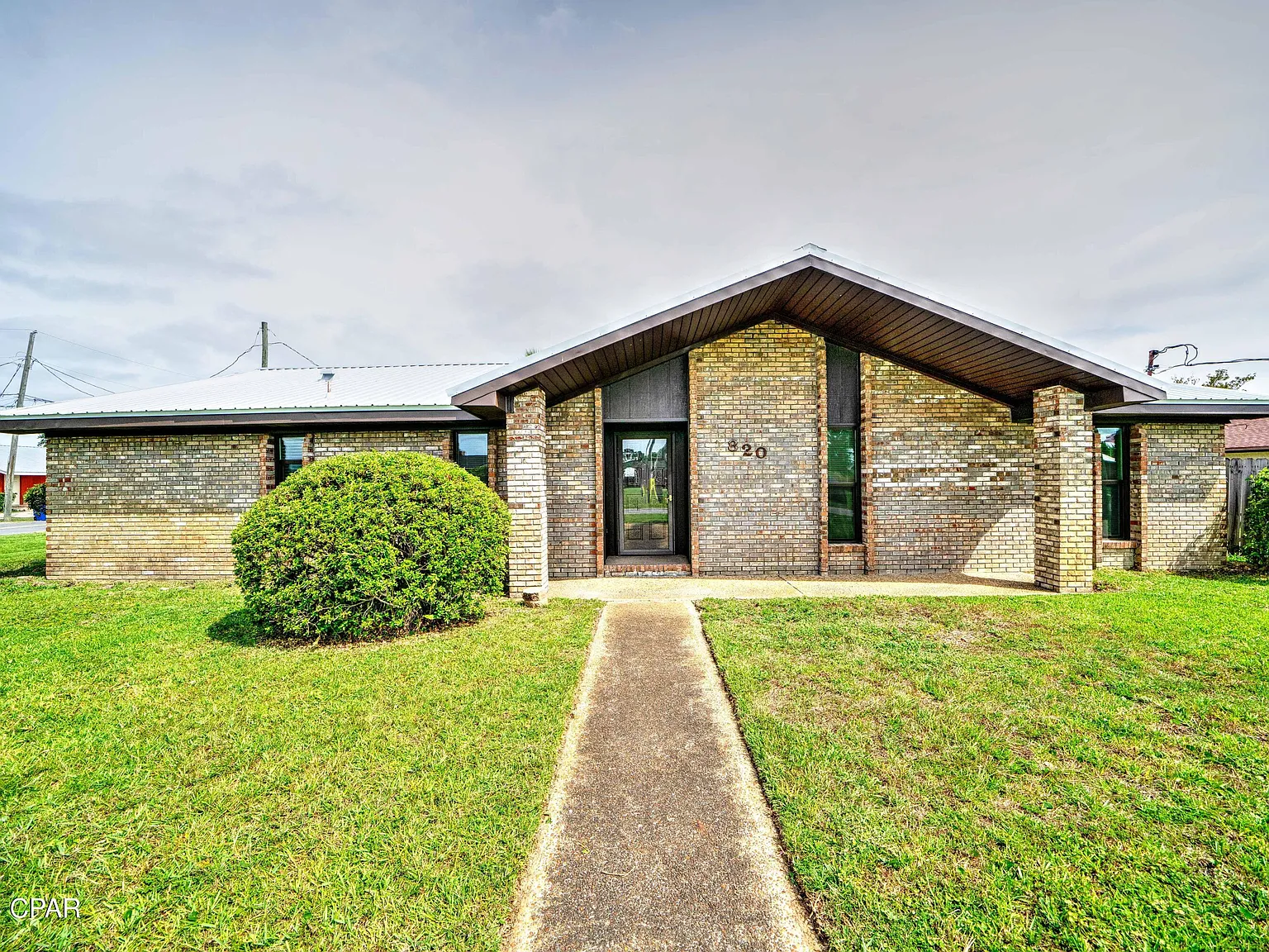 3 bed, 1896 sqft, $2,200 — Photo 1