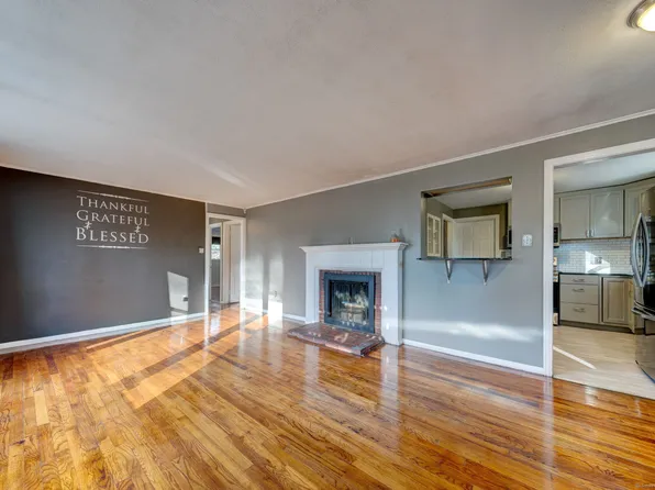 26 Pine Grove Road, Bloomfield, CT 06002