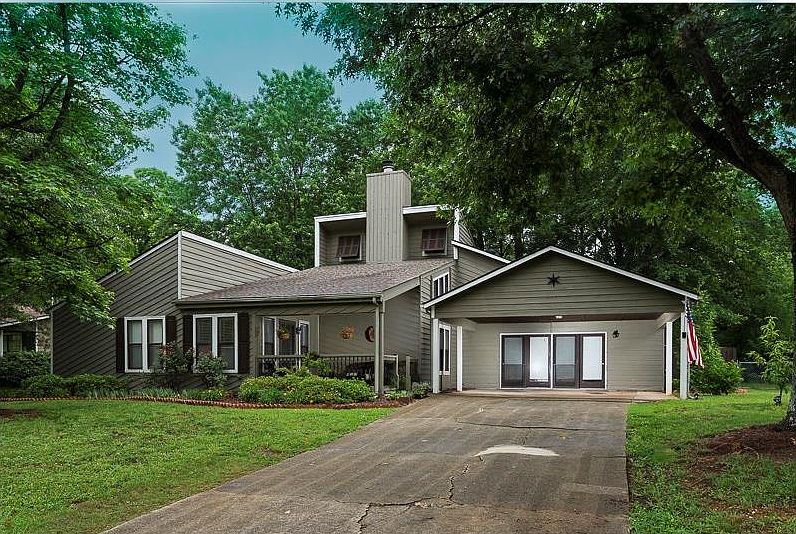 1st image of 670 Applewood Ln