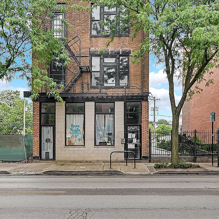 1st image of 3421 W Armitage Ave #1