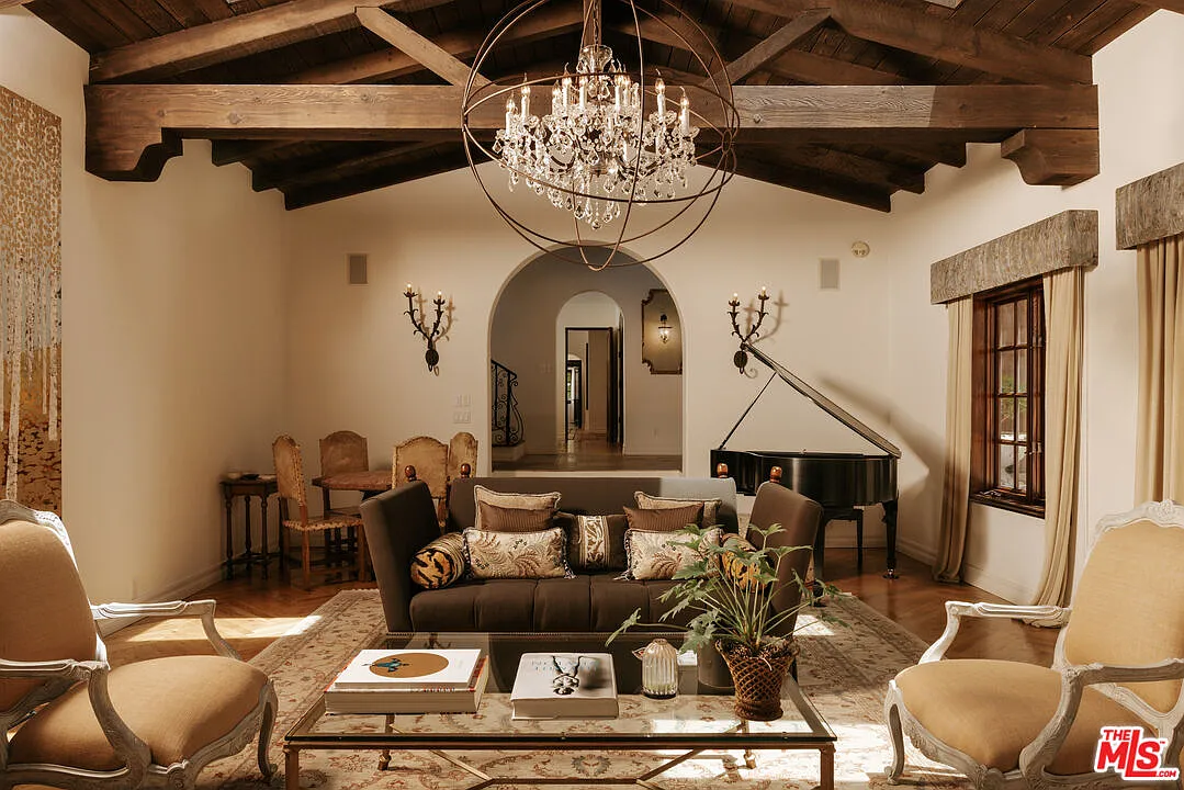 6 bed, 8.5 bath, 7200 sqft, $50,000 — Photo 3