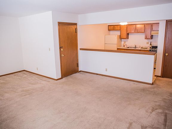 3rd image of 5828 Erskine St APT 7
