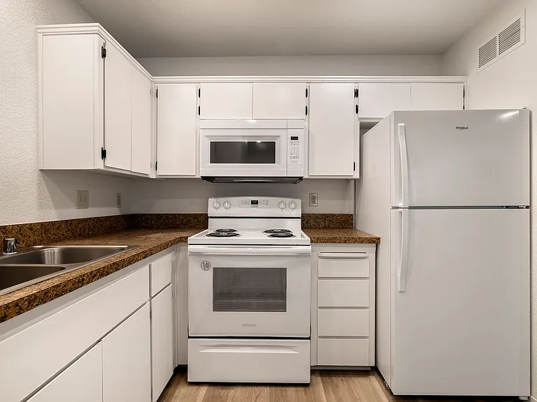 Amanda Place Apartments — Photo 59